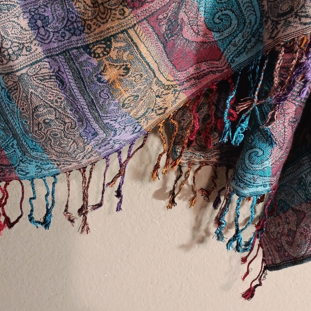 Venezia Eye Catching Scarf/Shawl - Picture 3 of 4